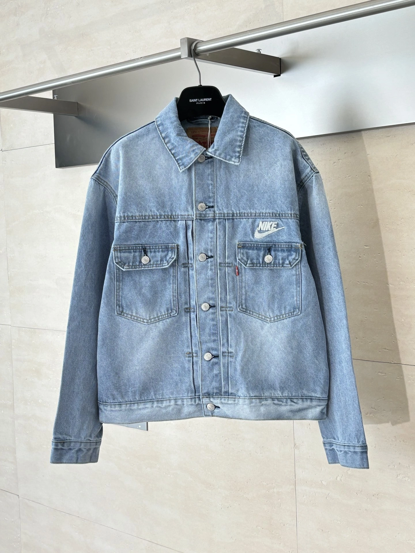 wg.luxury-- 8V Levi’s x Nike embroidery item: E-F431J1722